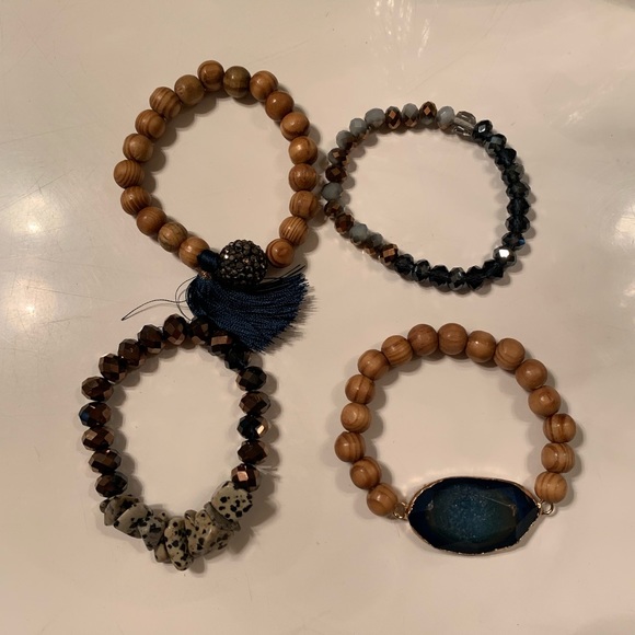 Beautiful 4 bracelet set - Picture 2 of 2